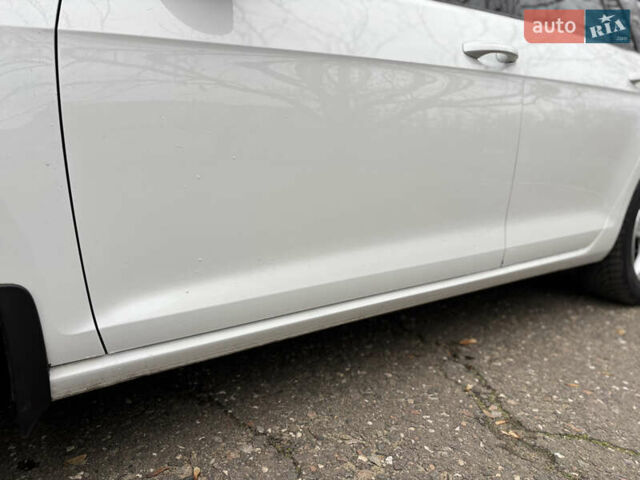 Білий Фольксваген Гольф, об'ємом двигуна 1.6 л та пробігом 220 тис. км за 11000 $, фото 4 на Automoto.ua