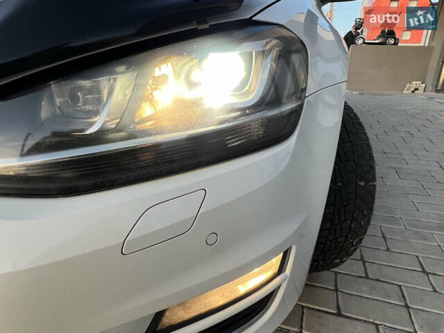 Белый Фольксваген Гольф, объемом двигателя 1.6 л и пробегом 241 тыс. км за 11600 $, фото 42 на Automoto.ua