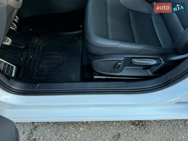 Белый Фольксваген Гольф, объемом двигателя 1.97 л и пробегом 177 тыс. км за 11800 $, фото 47 на Automoto.ua