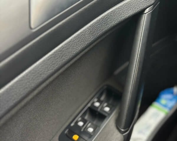 Білий Фольксваген Гольф, об'ємом двигуна 1.6 л та пробігом 220 тис. км за 11000 $, фото 28 на Automoto.ua