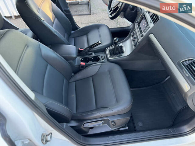 Белый Фольксваген Гольф, объемом двигателя 1.97 л и пробегом 177 тыс. км за 11800 $, фото 77 на Automoto.ua