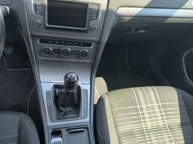 Білий Фольксваген Гольф, об'ємом двигуна 0 л та пробігом 280 тис. км за 10100 $, фото 6 на Automoto.ua