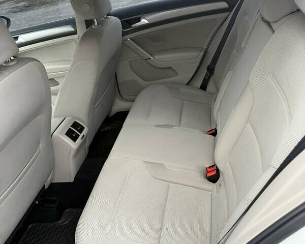 Белый Фольксваген Гольф, объемом двигателя 1.97 л и пробегом 184 тыс. км за 11500 $, фото 6 на Automoto.ua