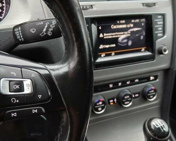 Белый Фольксваген Гольф, объемом двигателя 1.6 л и пробегом 208 тыс. км за 10000 $, фото 5 на Automoto.ua