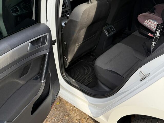 Белый Фольксваген Гольф, объемом двигателя 2 л и пробегом 250 тыс. км за 12450 $, фото 10 на Automoto.ua