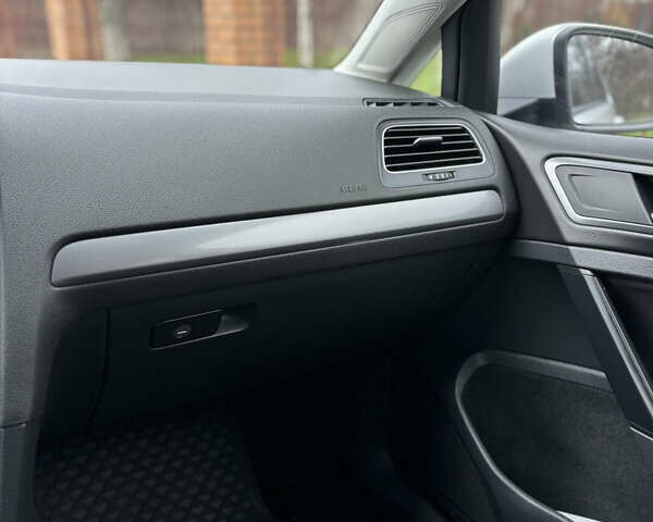 Білий Фольксваген Гольф, об'ємом двигуна 1.6 л та пробігом 220 тис. км за 11000 $, фото 8 на Automoto.ua