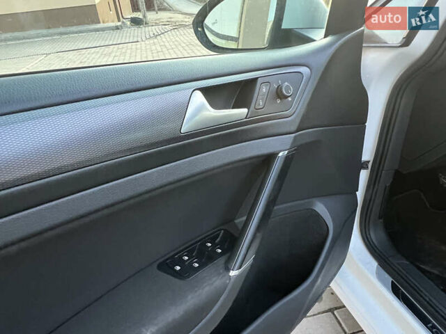 Белый Фольксваген Гольф, объемом двигателя 1.6 л и пробегом 241 тыс. км за 11600 $, фото 43 на Automoto.ua