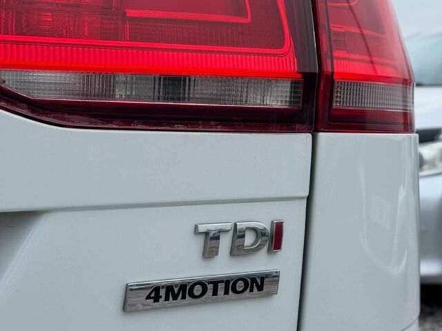 Белый Фольксваген Гольф, объемом двигателя 1.6 л и пробегом 260 тыс. км за 9650 $, фото 14 на Automoto.ua