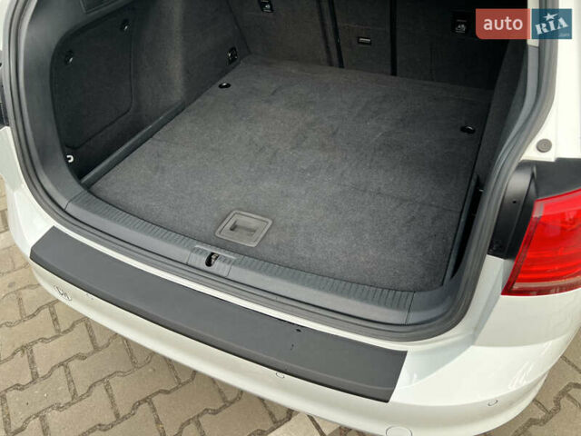 Білий Фольксваген Гольф, об'ємом двигуна 2 л та пробігом 207 тис. км за 13500 $, фото 44 на Automoto.ua