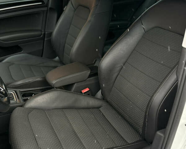 Білий Фольксваген Гольф, об'ємом двигуна 1.6 л та пробігом 322 тис. км за 11800 $, фото 20 на Automoto.ua