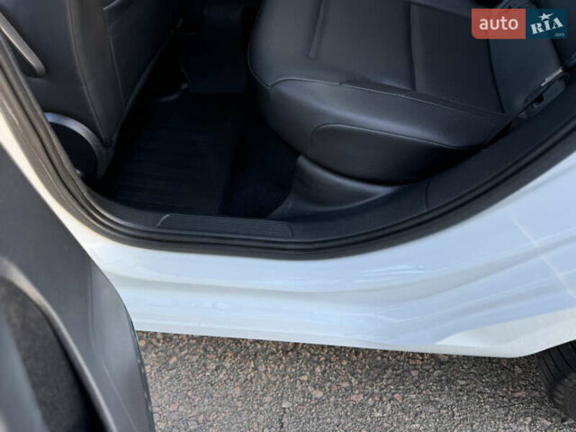 Белый Фольксваген Гольф, объемом двигателя 1.97 л и пробегом 177 тыс. км за 11800 $, фото 74 на Automoto.ua