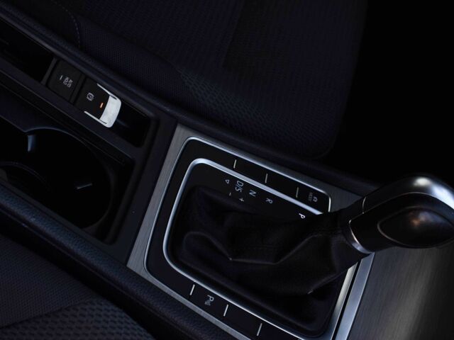 Белый Фольксваген Гольф, объемом двигателя 2 л и пробегом 250 тыс. км за 12450 $, фото 14 на Automoto.ua