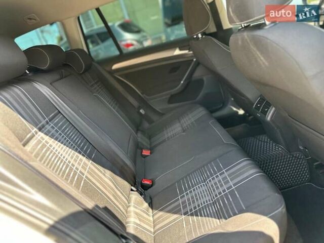 Белый Фольксваген Гольф, объемом двигателя 1.6 л и пробегом 262 тыс. км за 10480 $, фото 13 на Automoto.ua