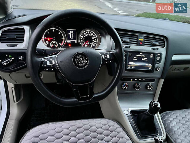 Белый Фольксваген Гольф, объемом двигателя 1.97 л и пробегом 208 тыс. км за 10600 $, фото 32 на Automoto.ua