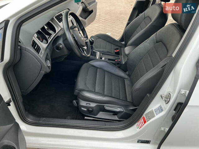 Білий Фольксваген Гольф, об'ємом двигуна 2 л та пробігом 207 тис. км за 13500 $, фото 36 на Automoto.ua