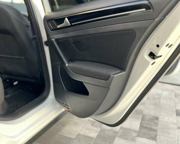 Белый Фольксваген Гольф, объемом двигателя 1.97 л и пробегом 245 тыс. км за 16490 $, фото 15 на Automoto.ua