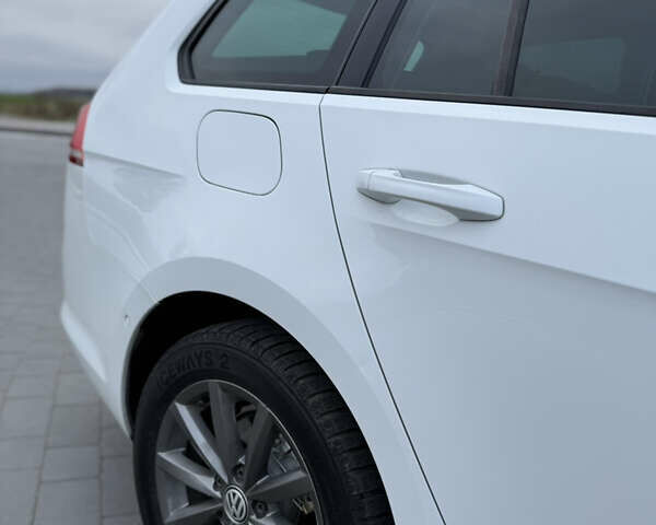 Белый Фольксваген Гольф, объемом двигателя 1.6 л и пробегом 243 тыс. км за 10700 $, фото 18 на Automoto.ua