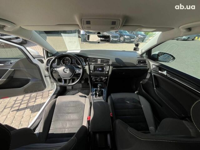 Білий Фольксваген Гольф, об'ємом двигуна 1.6 л та пробігом 268 тис. км за 10590 $, фото 29 на Automoto.ua