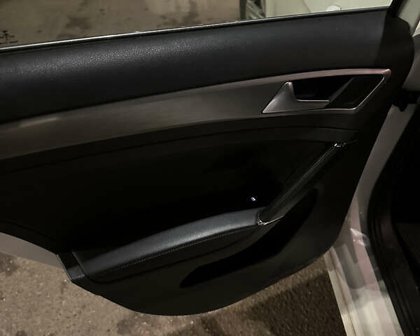 Белый Фольксваген Гольф, объемом двигателя 1.97 л и пробегом 240 тыс. км за 10300 $, фото 4 на Automoto.ua