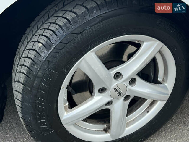 Білий Фольксваген Гольф, об'ємом двигуна 1.6 л та пробігом 195 тис. км за 11799 $, фото 11 на Automoto.ua