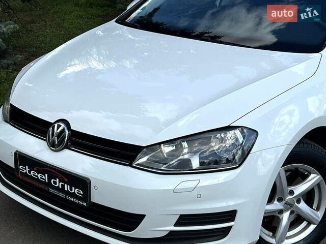Білий Фольксваген Гольф, об'ємом двигуна 1.6 л та пробігом 195 тис. км за 11799 $, фото 5 на Automoto.ua