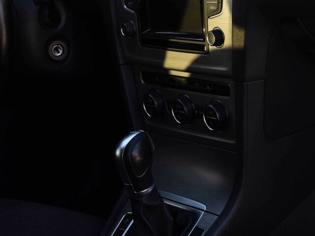 Белый Фольксваген Гольф, объемом двигателя 2 л и пробегом 250 тыс. км за 12450 $, фото 15 на Automoto.ua