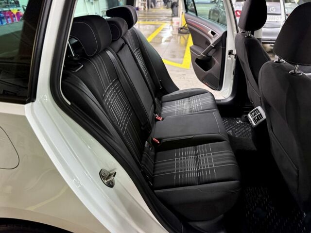 Білий Фольксваген Гольф, об'ємом двигуна 1.6 л та пробігом 225 тис. км за 9999 $, фото 16 на Automoto.ua