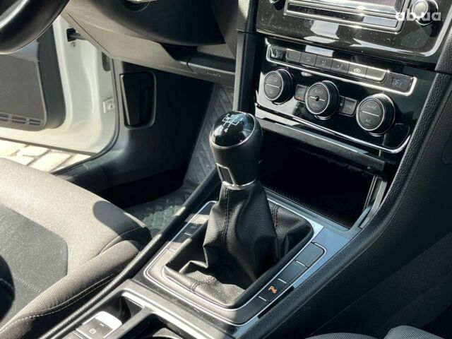 Білий Фольксваген Гольф, об'ємом двигуна 1.6 л та пробігом 268 тис. км за 10590 $, фото 24 на Automoto.ua