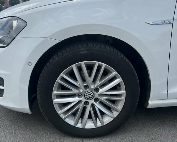 Білий Фольксваген Гольф, об'ємом двигуна 1.6 л та пробігом 235 тис. км за 12900 $, фото 5 на Automoto.ua