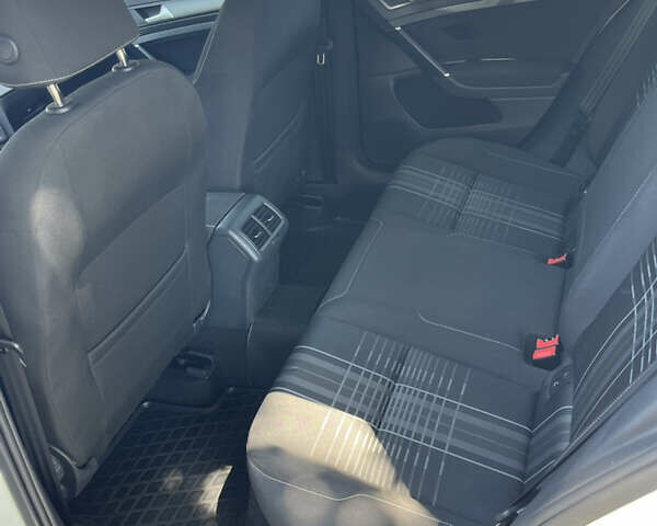 Білий Фольксваген Гольф, об'ємом двигуна 1.6 л та пробігом 294 тис. км за 10300 $, фото 17 на Automoto.ua