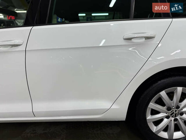 Белый Фольксваген Гольф, объемом двигателя 1.6 л и пробегом 285 тыс. км за 10800 $, фото 39 на Automoto.ua