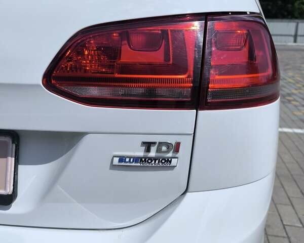 Белый Фольксваген Гольф, объемом двигателя 1.6 л и пробегом 279 тыс. км за 10500 $, фото 6 на Automoto.ua