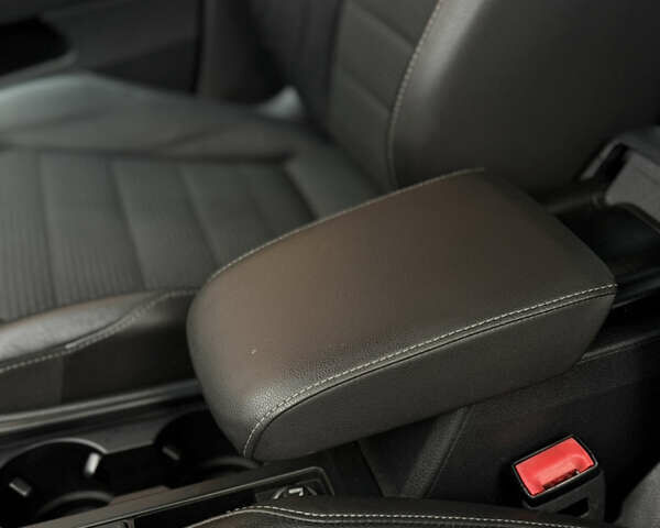 Білий Фольксваген Гольф, об'ємом двигуна 1.6 л та пробігом 322 тис. км за 11800 $, фото 26 на Automoto.ua