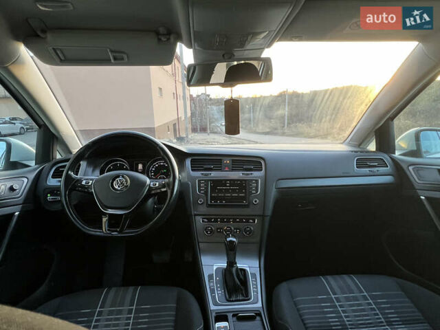 Белый Фольксваген Гольф, объемом двигателя 1.6 л и пробегом 241 тыс. км за 11600 $, фото 56 на Automoto.ua