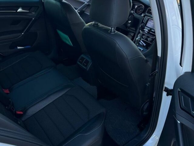 Белый Фольксваген Гольф, объемом двигателя 2 л и пробегом 313 тыс. км за 14200 $, фото 9 на Automoto.ua