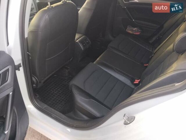 Белый Фольксваген Гольф, объемом двигателя 1.6 л и пробегом 259 тыс. км за 10500 $, фото 13 на Automoto.ua