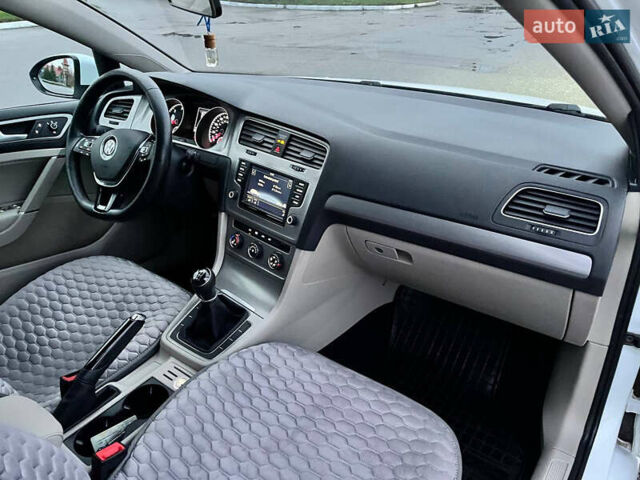 Белый Фольксваген Гольф, объемом двигателя 1.97 л и пробегом 208 тыс. км за 10600 $, фото 43 на Automoto.ua