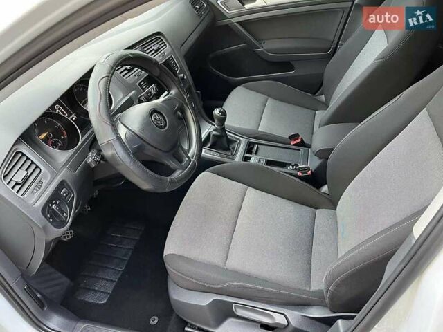 Білий Фольксваген Гольф, об'ємом двигуна 1.6 л та пробігом 360 тис. км за 11200 $, фото 8 на Automoto.ua
