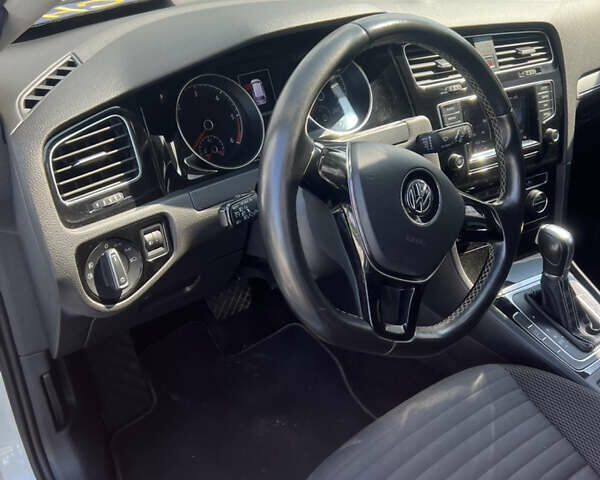 Білий Фольксваген Гольф, об'ємом двигуна 1.6 л та пробігом 235 тис. км за 12900 $, фото 17 на Automoto.ua