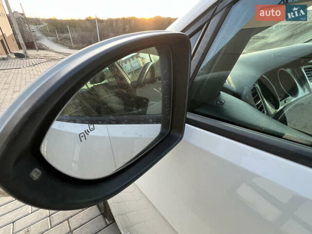 Белый Фольксваген Гольф, объемом двигателя 1.6 л и пробегом 241 тыс. км за 11600 $, фото 15 на Automoto.ua