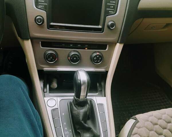 Білий Фольксваген Гольф, об'ємом двигуна 1.97 л та пробігом 180 тис. км за 13000 $, фото 6 на Automoto.ua