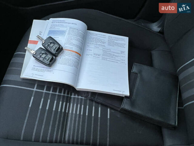 Белый Фольксваген Гольф, объемом двигателя 1.6 л и пробегом 241 тыс. км за 11600 $, фото 82 на Automoto.ua