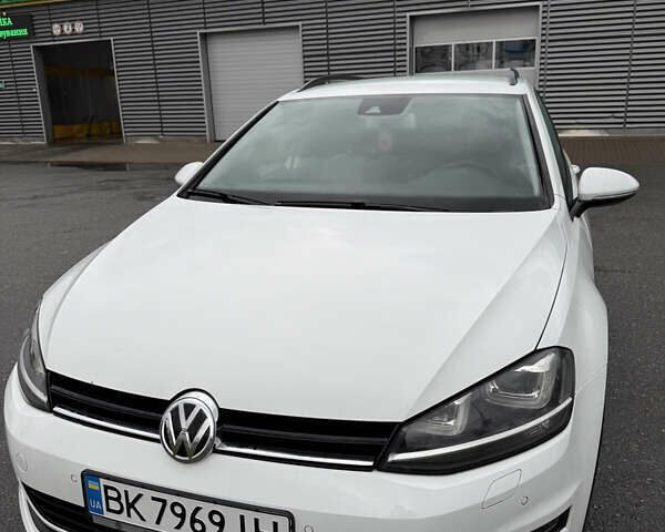 Фольксваген Гольф 2015 в Борисполе на Automoto.ua Белый Фольксваген Гольф, объемом двигателя 1.97 л и пробегом 227 тыс. км за 14100 $, фото 1 на Automoto.ua