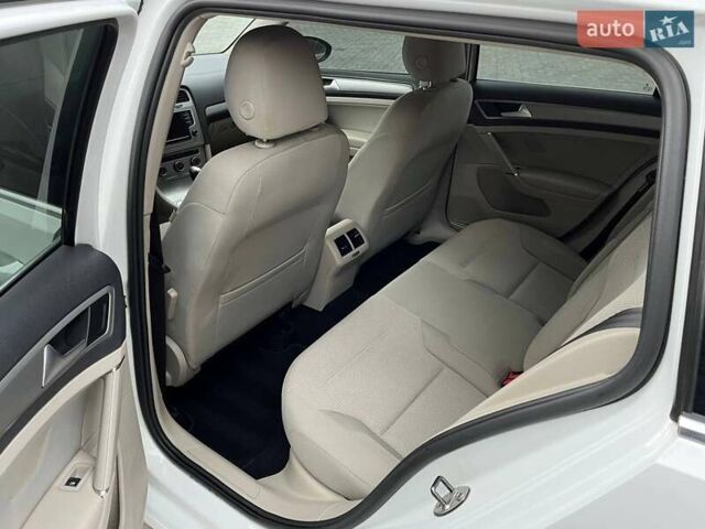 Фольксваген Гольф 2015 в Днепре (Днепропетровске) на Automoto.ua Белый Фольксваген Гольф, объемом двигателя 1.97 л и пробегом 197 тыс. км за 12900 $, фото 9 на Automoto.ua