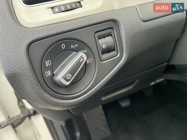 Білий Фольксваген Гольф, об'ємом двигуна 2 л та пробігом 207 тис. км за 13500 $, фото 41 на Automoto.ua