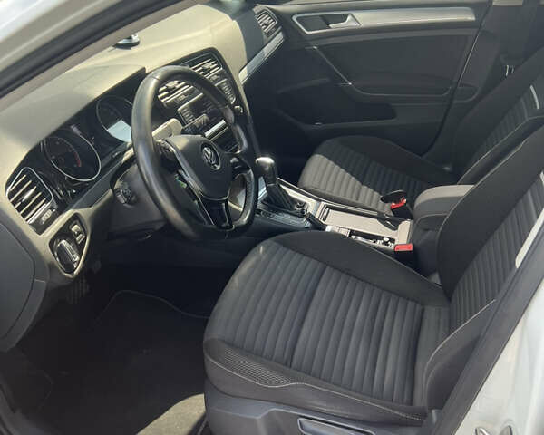 Білий Фольксваген Гольф, об'ємом двигуна 1.6 л та пробігом 235 тис. км за 12900 $, фото 14 на Automoto.ua