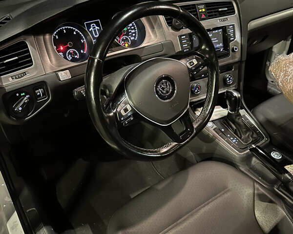 Белый Фольксваген Гольф, объемом двигателя 1.97 л и пробегом 240 тыс. км за 10300 $, фото 7 на Automoto.ua