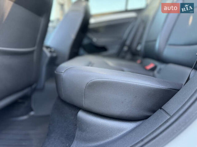 Белый Фольксваген Гольф, объемом двигателя 1.97 л и пробегом 177 тыс. км за 11800 $, фото 75 на Automoto.ua