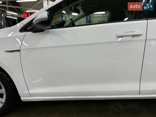 Белый Фольксваген Гольф, объемом двигателя 1.6 л и пробегом 285 тыс. км за 10800 $, фото 37 на Automoto.ua