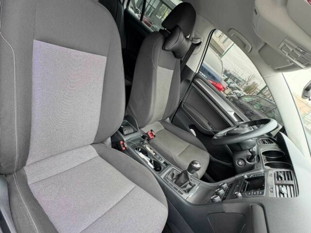 Белый Фольксваген Гольф, объемом двигателя 1.6 л и пробегом 260 тыс. км за 9650 $, фото 6 на Automoto.ua